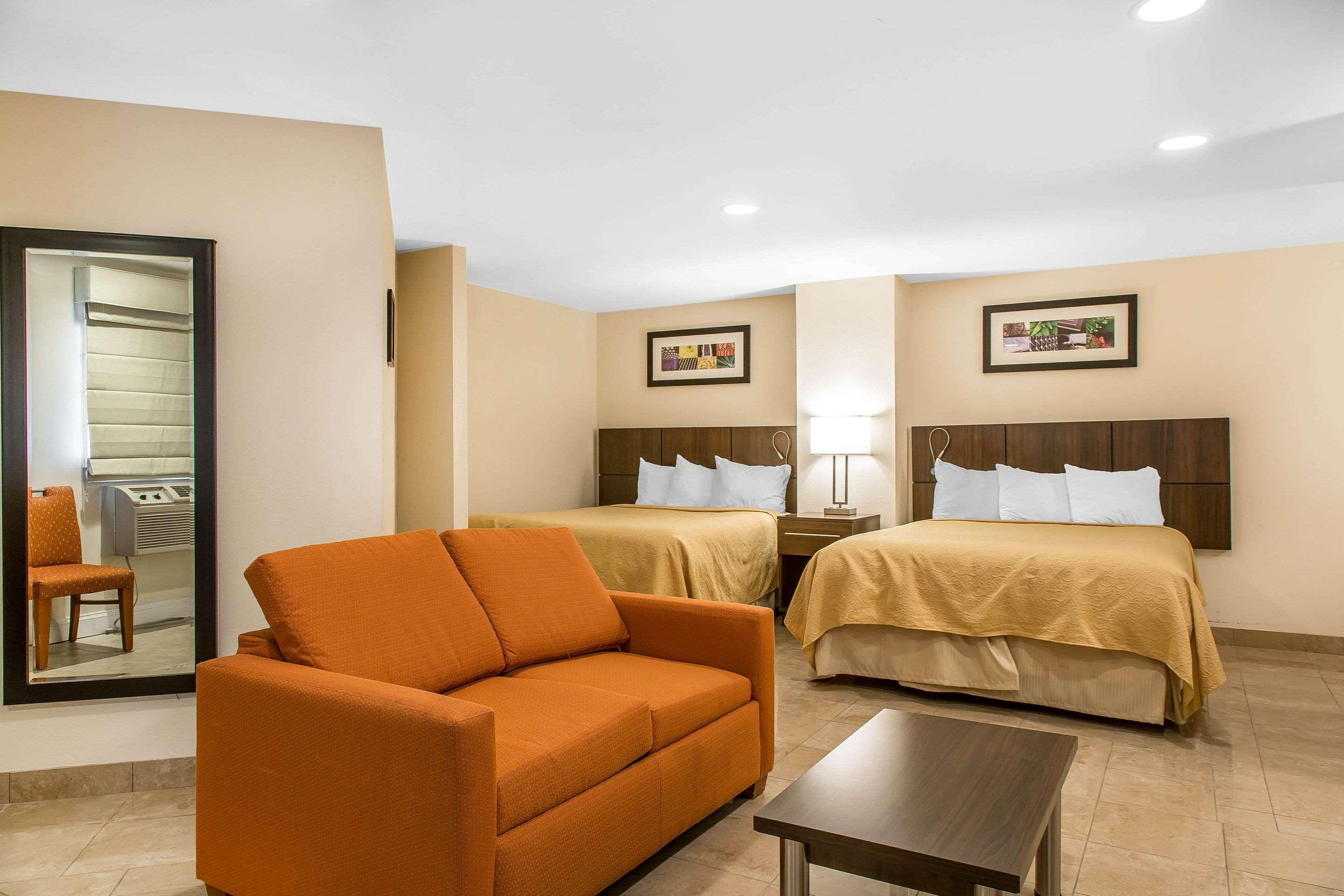 Quality Inn And Suites Newport - Middletown Buitenkant foto